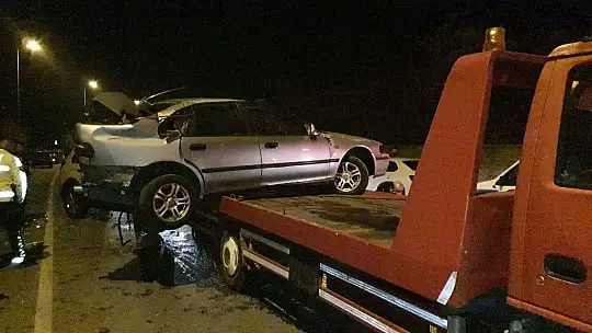 Park halindeki araca çarpıp takla attırdı