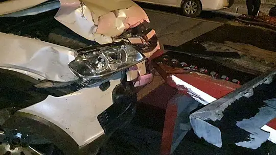 Park halindeki araca çarpıp takla attırdı