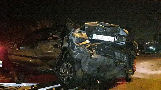 Park halindeki araca çarpıp takla attırdı