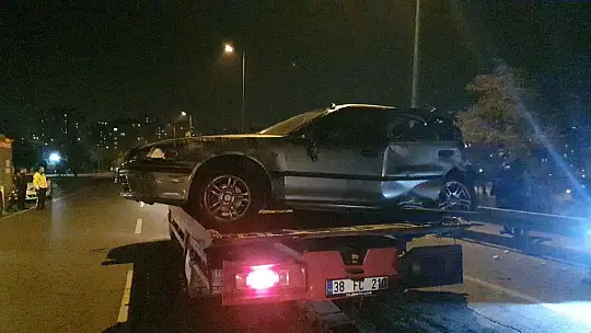 Park halindeki araca çarpıp takla attırdı