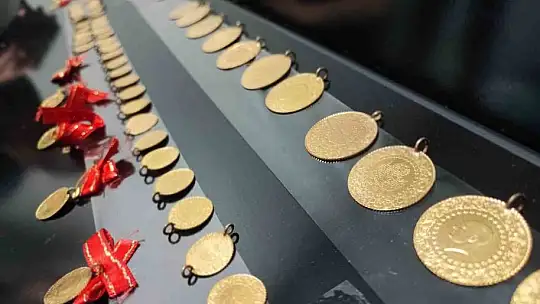 Piyasaya yüzlerce sahte altın süren şüphelilerden 4'ü tutuklandı