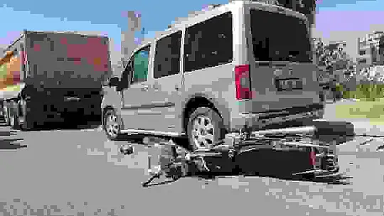 Polisin 'dur' ihtarına uymadılar kaza yaptılar