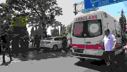 Polisin 'dur' ihtarına uymadılar kaza yaptılar