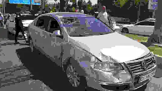 Polisin 'dur' ihtarına uymadılar kaza yaptılar