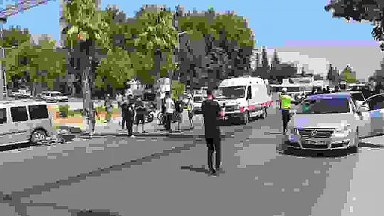 Polisin 'dur' ihtarına uymadılar kaza yaptılar