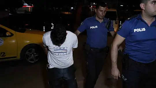 Polisin ihtarlarına uymayıp çalıntı motosikletle 15 kilometre kaçıp ortalığı birbirine kattılar