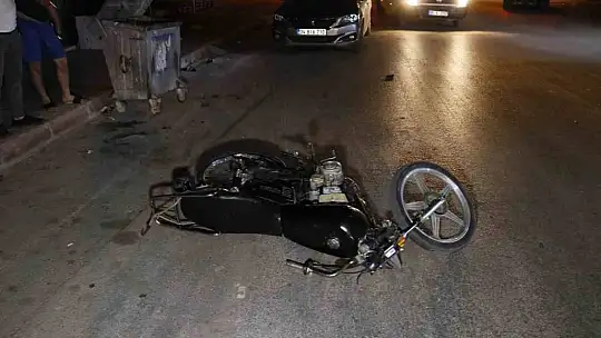 Polisin ihtarlarına uymayıp çalıntı motosikletle 15 kilometre kaçıp ortalığı birbirine kattılar