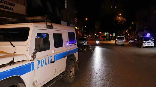 Polisin ihtarlarına uymayıp çalıntı motosikletle 15 kilometre kaçıp ortalığı birbirine kattılar