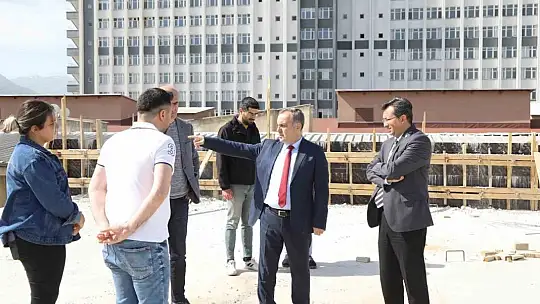 Rektör Altun, kampüste inşaat çalışmalarını incelemeye devam ediyor