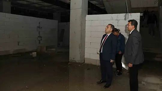 Rektör Altun, kampüste inşaat çalışmalarını incelemeye devam ediyor