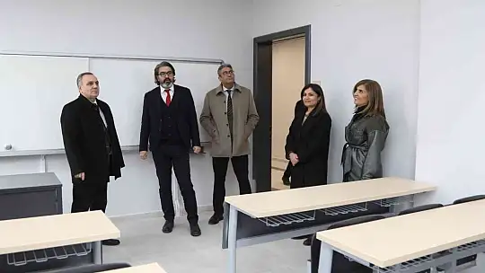 Rektör Altun, Feyyaz Selçuk San Adalet Meslek Yüksekokulu'nda incelemelerde bulundu