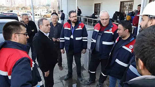 Rektör Altun, Kahramanmaraş'ta hasar tespit çalışması yapan  öğretim üyelerinden bilgiler aldı