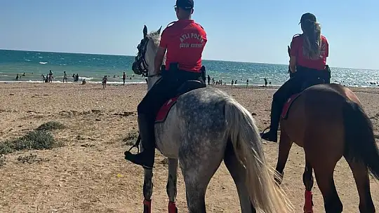 Sahilde güvenliği atlı polisler sağlıyor