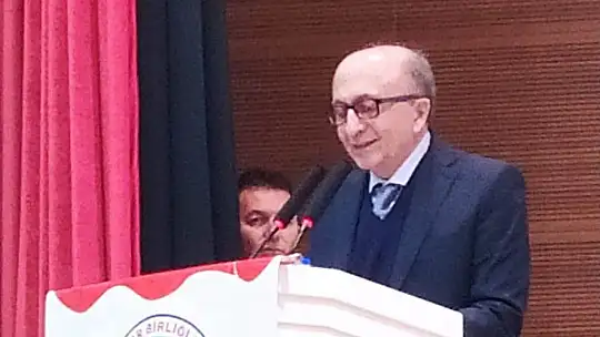 Mengüşoğlu 'Ahlak ve Düşünce Adamı Mehmet Akif' konferansına katıldı