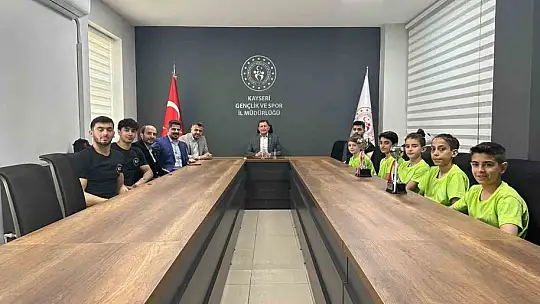 Şampiyonlardan Kabakcı'ya ziyaret