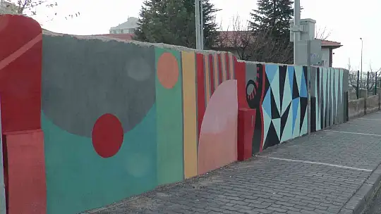 Sanatla okullarını güzelleştiriyorlar