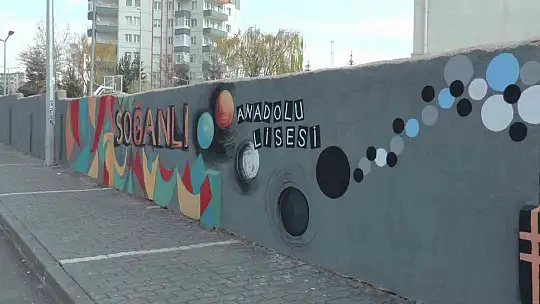Sanatla okullarını güzelleştiriyorlar