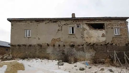 Sarız'da hasar tablosu gün geçtikçe ortaya çıkıyor