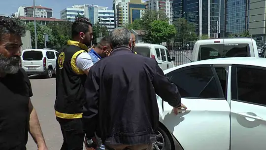 Akıllara durgunluk veren hırsızlık! Sattıkları aracı geri çaldılar