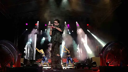 Sefo ve Yener Çevik Kayserispor için konser verdi