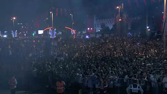 Sefo ve Yener Çevik Kayserispor için konser verdi