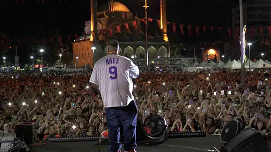 Sefo ve Yener Çevik Kayserispor için konser verdi