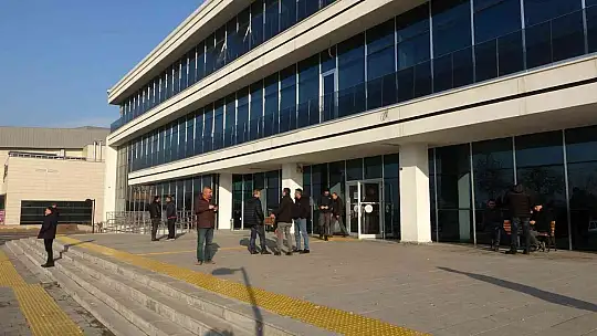 SGK'nın önü EYT'liler ile doldu