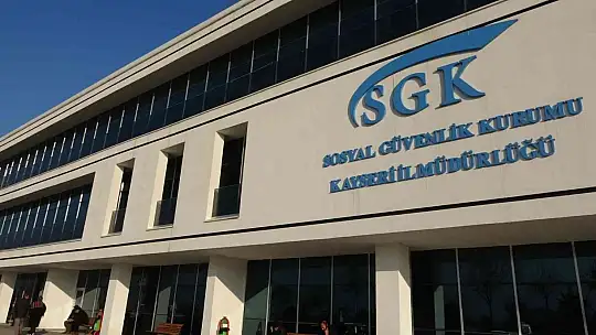 SGK'nın önü EYT'liler ile doldu