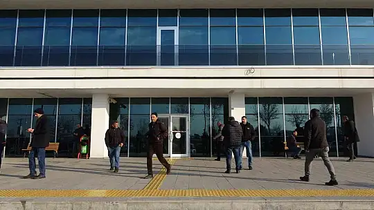 SGK'nın önü EYT'liler ile doldu