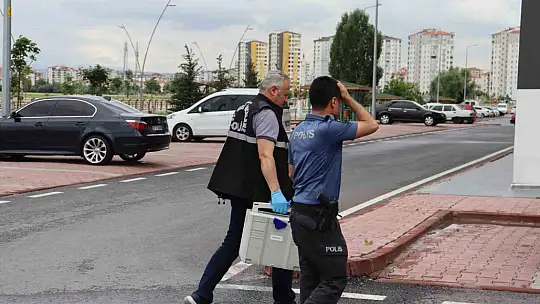 Avukat silahını temizlerken kendini vurdu