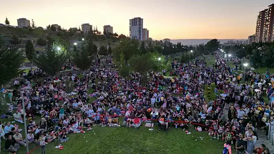 Açık hava sinema günlerine yoğun ilgi