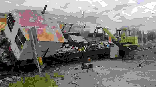 Sivas'ta hemzemin geçitte kaza: 8 yaralı