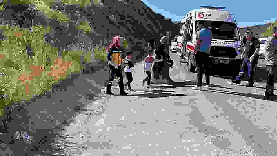 Sivas'ta iki otomobil çarpıştı: 2'si çocuk 4 yaralı