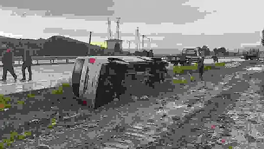 Sivas'ta minibüs yan yattı: 4 yaralı