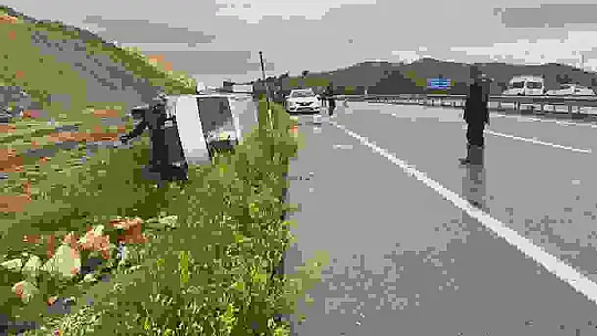 Sivas'ta minibüs yan yattı: 4 yaralı