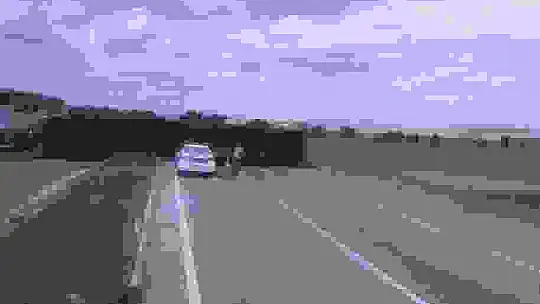 Sivas'ta saman yüklü tır devrildi