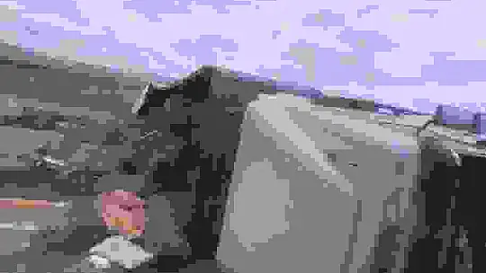 Sivas'ta saman yüklü tır devrildi