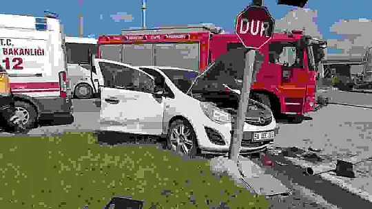 Sivas'ta tır ile otomobil çarpıştı: 4 yaralı