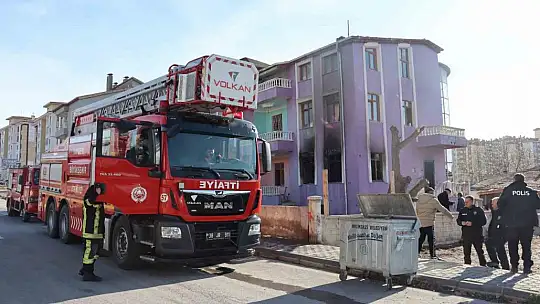 Sobayı benzinle tutuşturunca evi yaktılar: 2 yaralı