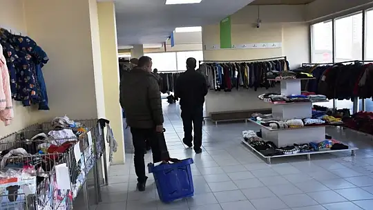 Sosyal market depremzedelere özel hizmet veriyor