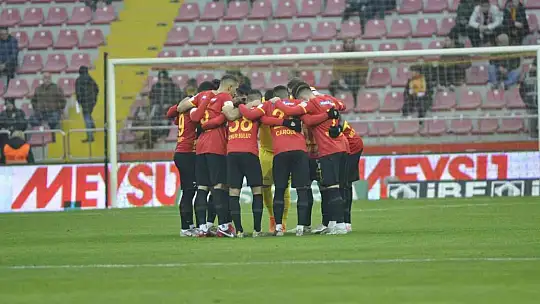 Spor Toto Süper Lig: Kayserispor: 0 - Fatih Karagümrük: 2 (İlk yarı)