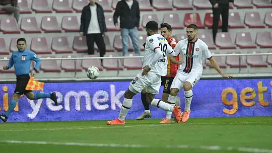 Spor Toto Süper Lig: Kayserispor: 0 - Fatih Karagümrük: 2 (İlk yarı)