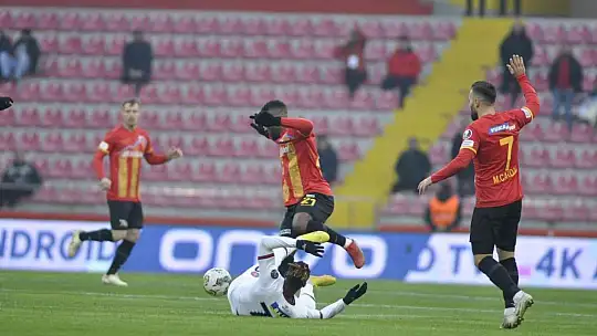 Spor Toto Süper Lig: Kayserispor: 0 - Fatih Karagümrük: 2 (İlk yarı)