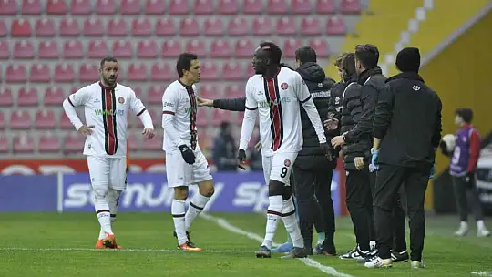 Spor Toto Süper Lig: Kayserispor: 0 - Fatih Karagümrük: 2 (İlk yarı)