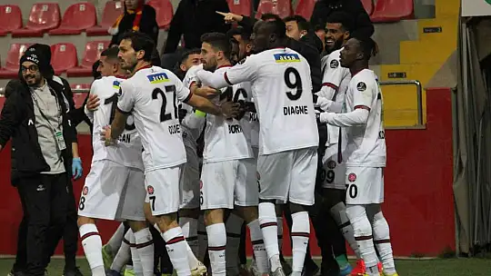 Spor Toto Süper Lig: Kayserispor: 2 - Fatih Karagümrük: 4 (Maç sonucu)