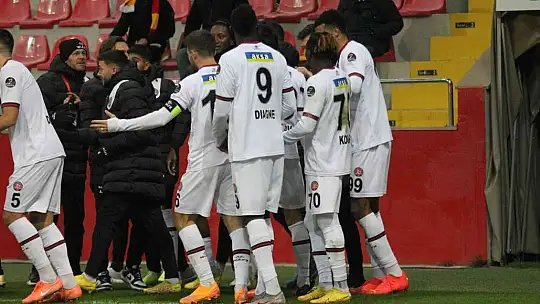 Spor Toto Süper Lig: Kayserispor: 2 - Fatih Karagümrük: 4 (Maç sonucu)