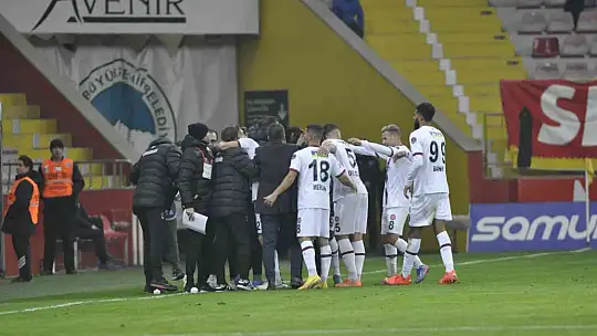 Spor Toto Süper Lig: Kayserispor: 2 - Fatih Karagümrük: 4 (Maç sonucu)