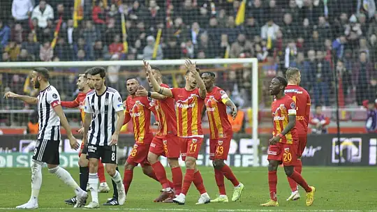 Spor Toto Süper Lig: Kayserispor: 0 - Beşiktaş: 2 (İlk yarı)