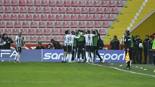 Spor Toto Süper Lig: Kayserispor: 0 - Beşiktaş: 2 (İlk yarı)