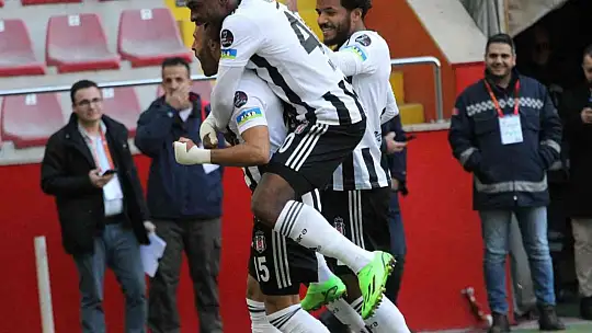 Spor Toto Süper Lig: Kayserispor: 0 - Beşiktaş: 2 (İlk yarı)